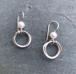 Sterling bird nest earring w/pearl or onyx 